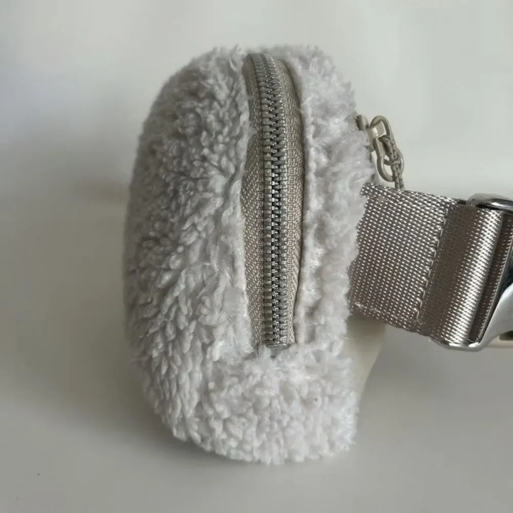 Lululemon Everywhere Belt Bag Sherpa Fleece White Ivory Tan Crossbody Fanny Pack